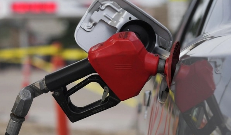 ABD: Benzin fiyatlarının 3 doların altına inmesi gelecek yılı bulabilir