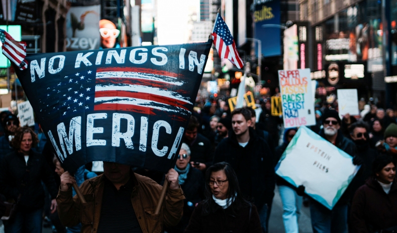 ABD halkının çoğunluğu yaşam maliyetindeki artıştan Trump’ı sorumlu tutuyor