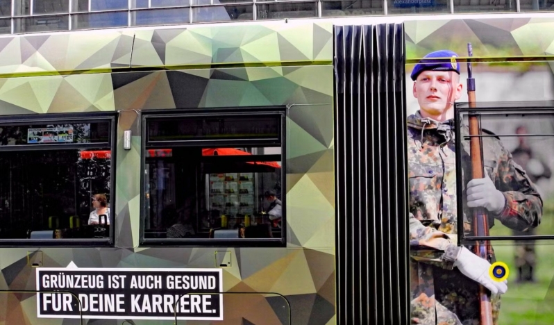 Alman ordusunu hicveden liseliye dava açıldı