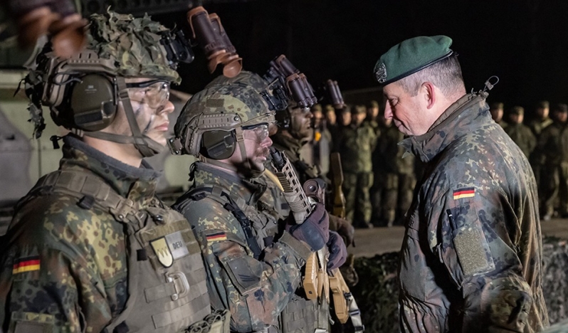 Almanya ordusunu büyütmek için gönüllü askerlik modeline dönüyor