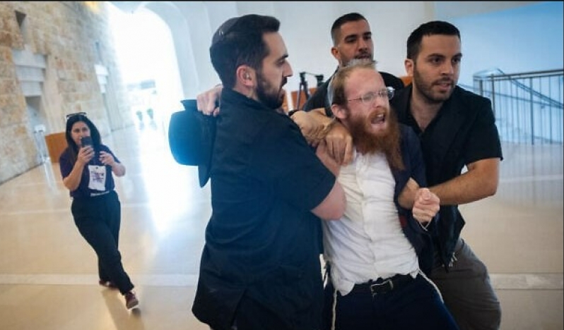 Asker sıkıntısı çeken İsrail ordusu Haredilerin peşinde