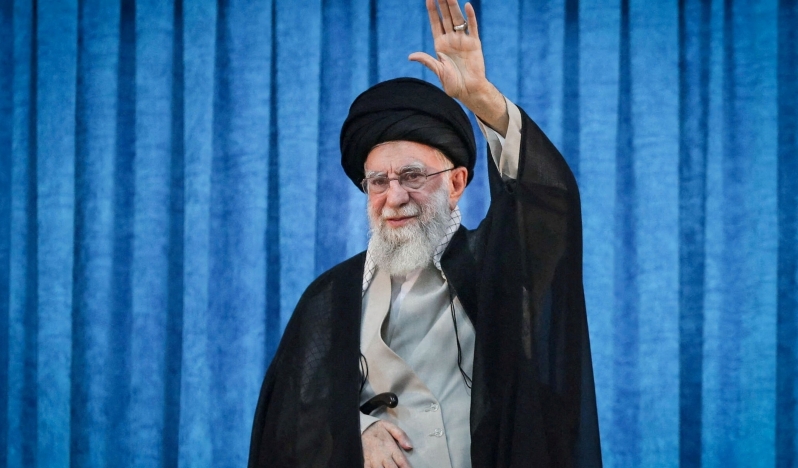 Ayetullah Hamenei: ABD ordusu yerinden kalkamayacak kadar sert bir tokat yiyebilir