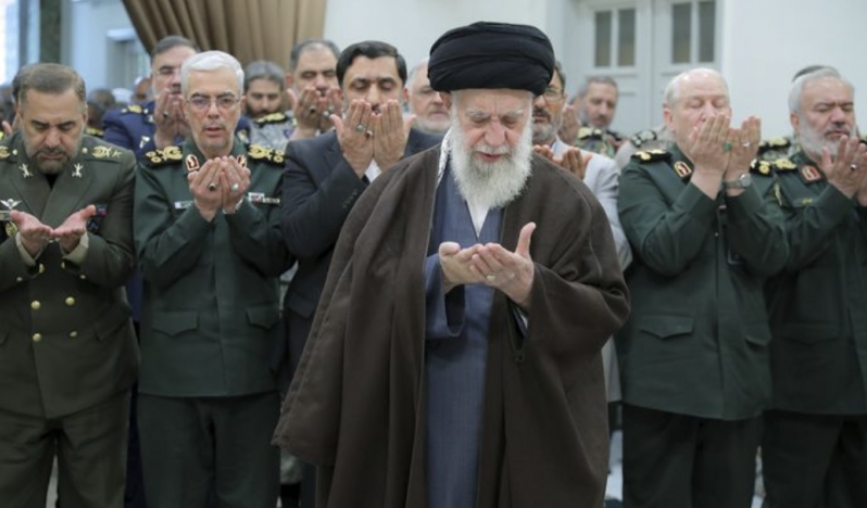 Ayetullah Hamenei: İsrail kendisi için acı bir akıbet hazırladı