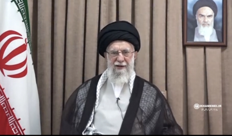 Ayetullah Hamenei: Tehditlerinizi tehditten korkanlara yapın
