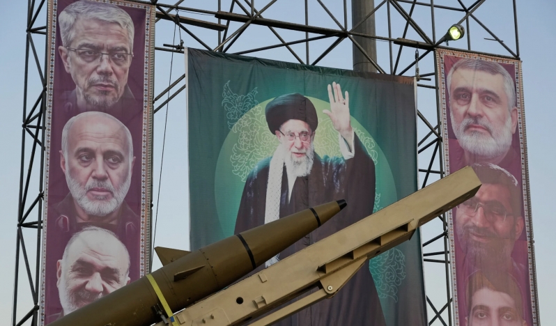 Bir ahlak kutbu: Teori ile eylem arasında Eksen