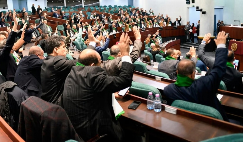 Cezayir, Fransız sömürgeciliğini hesaba çekti
