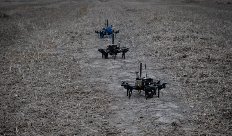 “Drone sürüleri” çağın silahı mı oluyor?
