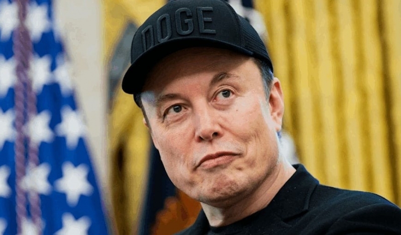 Elon Musk, yeni siyasi parti kurma planından vazgeçti