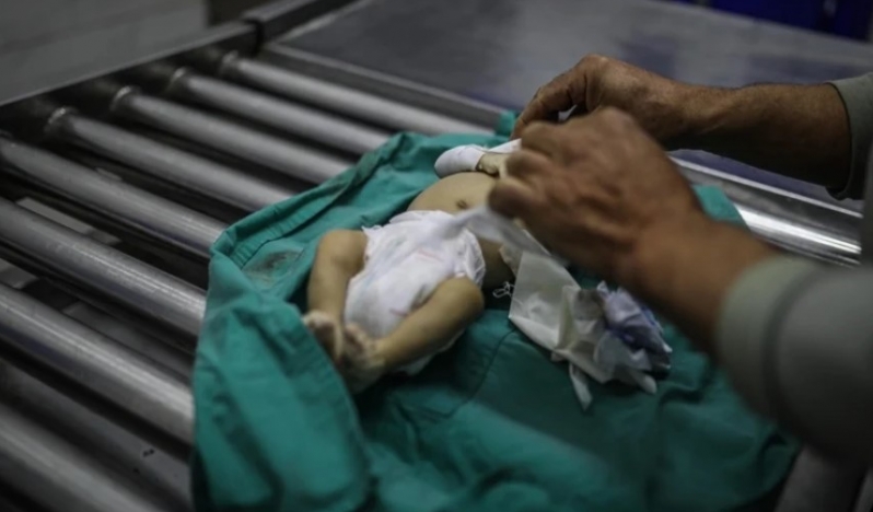 Gazze’de soğuktan bir bebek daha hayatını kaybetti