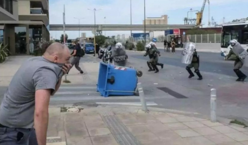 Girit’te İsrailli yolculara yönelik protesto
