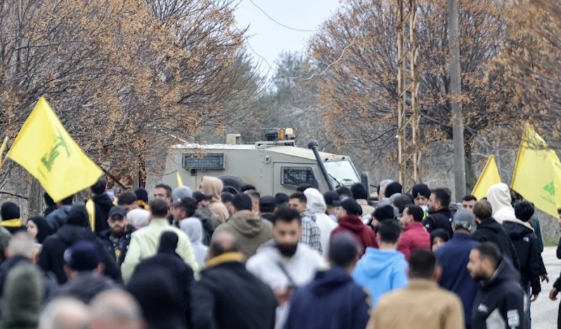 Güney Lübnanlıların Hizbullah bayraklarıyla dönüşü İsrail