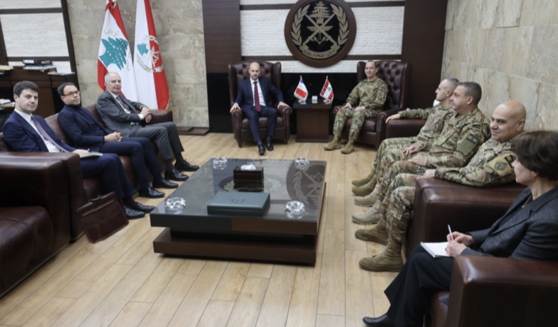 Heykel, Fransa Dışişleri Bakanı