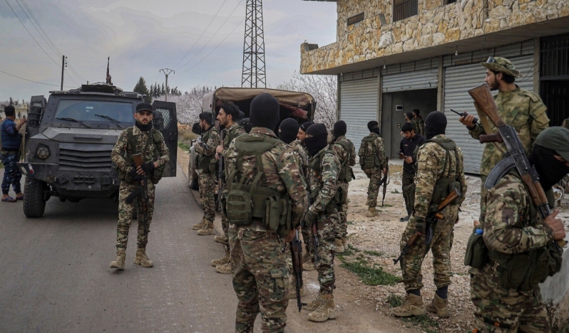 HTŞ, Lübnan sınırında militan yedekliyor