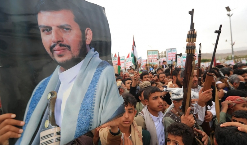 Husi: Hudeyde limanları Yemen hava sahası dışından vuruldu