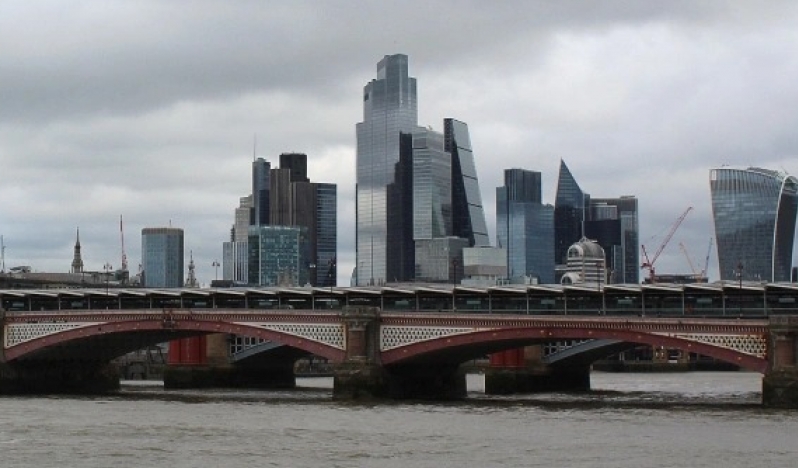 İngiltere, savunma projeleri için yeni finansman modeli arıyor