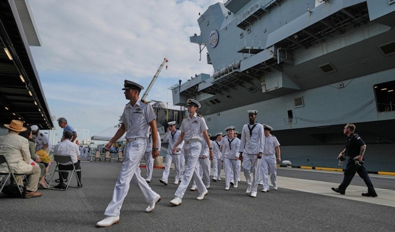 İngiltere uçak gemisini bölgeye göndermekten vazgeçti