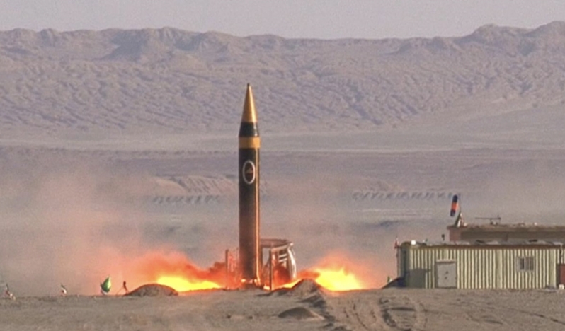 İran, 4 bin km uzaktaki üssü 2 balistik füzeyle vurdu