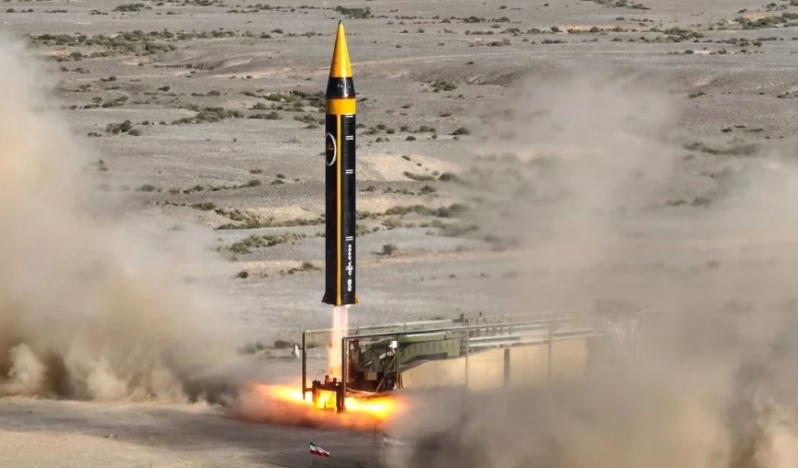 İran’dan bölgedeki ABD üslerine koordineli saldırı