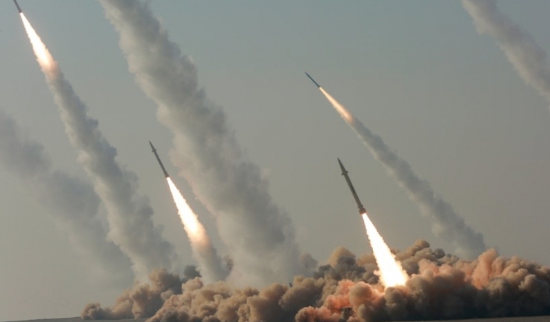 İran Devrim Muhafızları Kuveyt’teki ABD üssünü füze ve İHA’larla vurdu