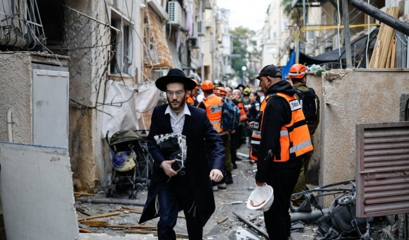 İran füze sağanağıyla Tel Aviv’i vurdu: İsrail genelinde sirenler çalıyor