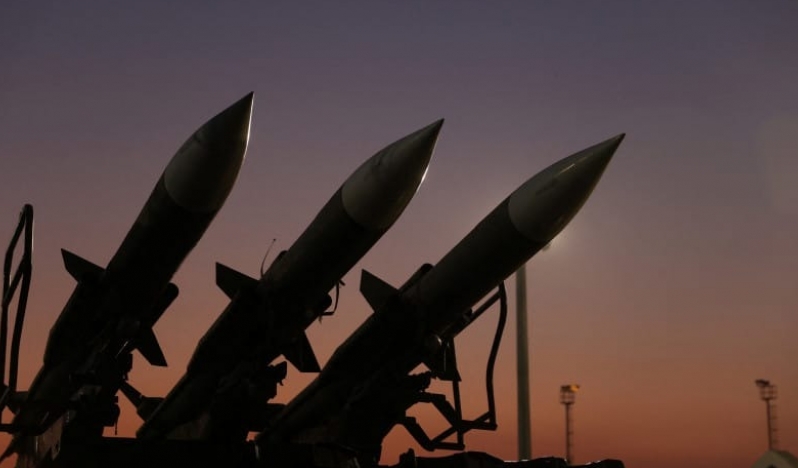 İran hava sahasını temizliyor, Netanyahu toplantıları terk ediyor