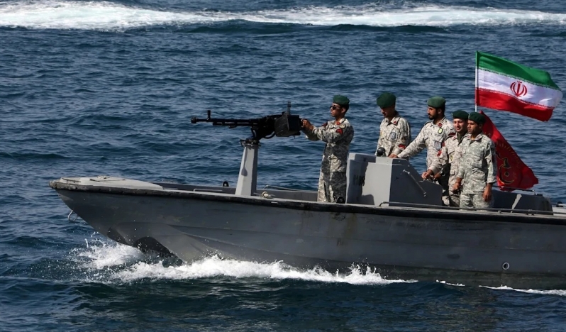 İran yakıt kaçakçılığı yapan yabancı gemiye el koydu