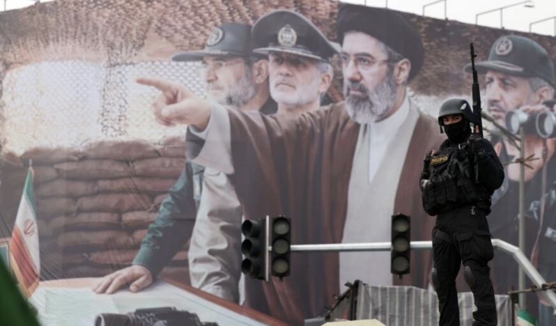 İranlı din adamlarından Devrim Lideri