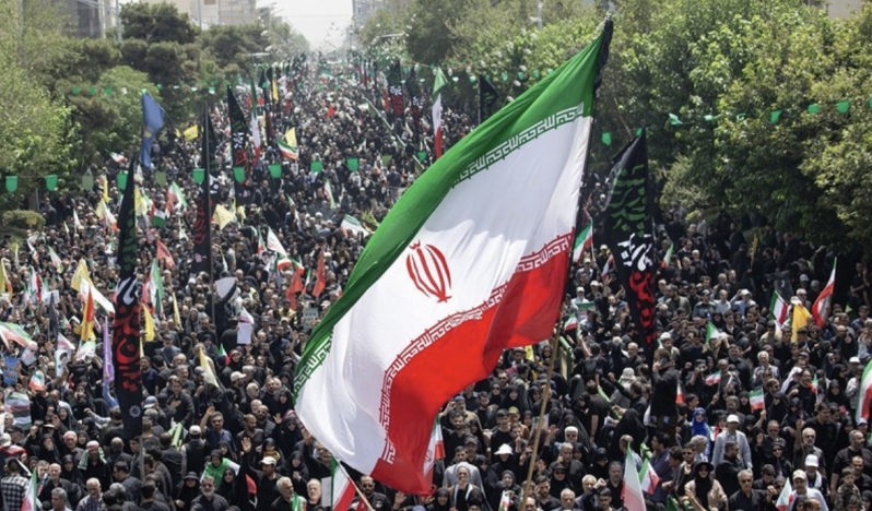 İranlılar, İslam Cumhuriyeti nizamına destek için sokaklara döküldü