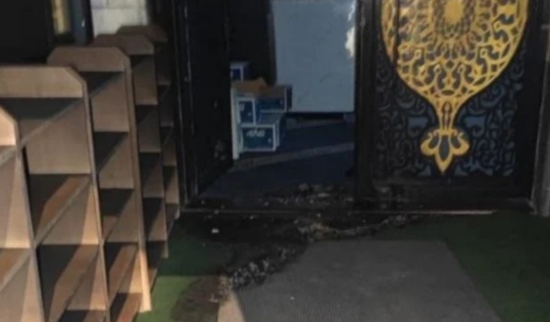 İşgal korumasında camii yakma girişimi