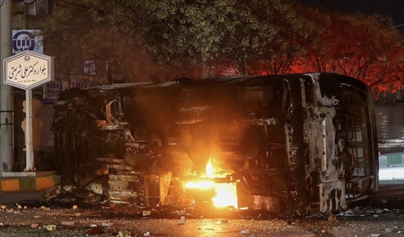 İslam Cumhuriyetine akademiden destek: 12 bin 400 İranlı profesör teröristleri kınadı