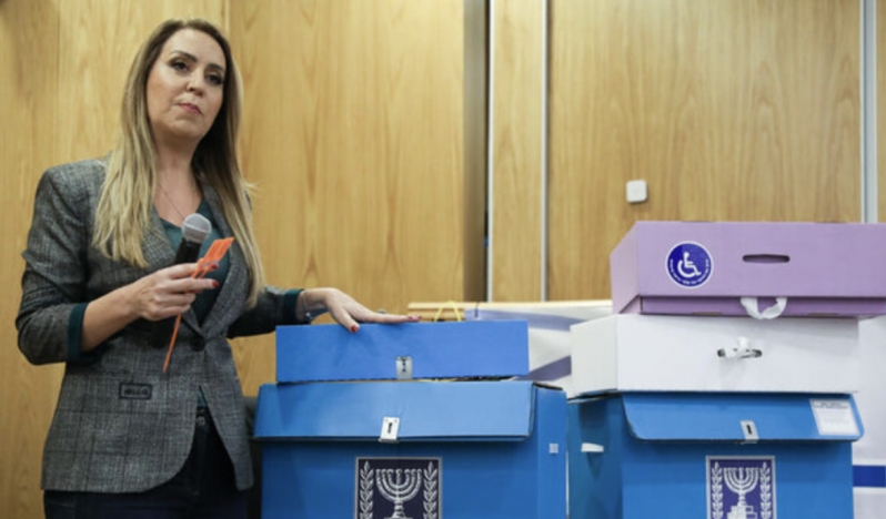 İsrail seçimlerinin en kıdemli ismi istifa etti