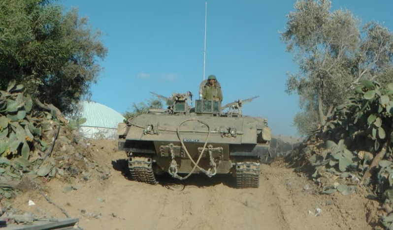 İsrail tankları Güney Lübnan