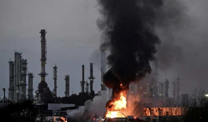 İsrailli analist: İsrail, yıkıcı misilleme pahasına İran