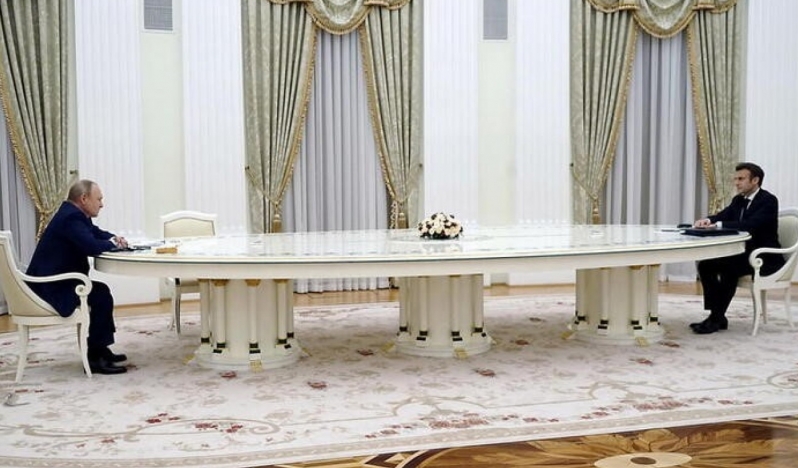 Kremlin: Putin, Macron ile görüşmeye açık