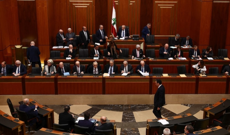 Lübnan uluslararası baskı altında mali kurtarma yasasını görüşüyor