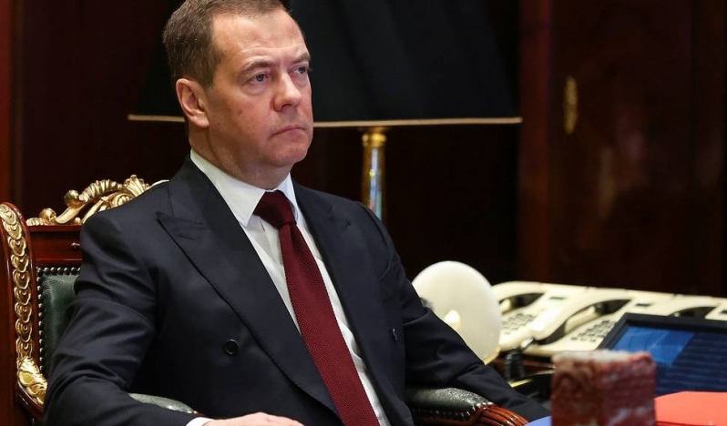 Medvedev: İran nükleer programını ne pahasına olursa olsun sürdürecek