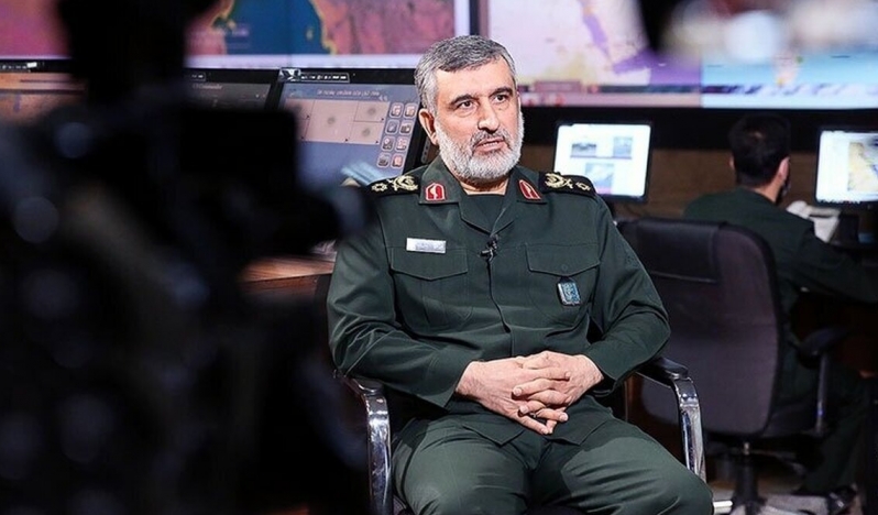 Merhum komutan, Hamenei