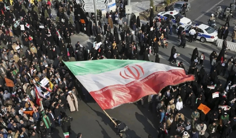 Meydanların aynasında İran