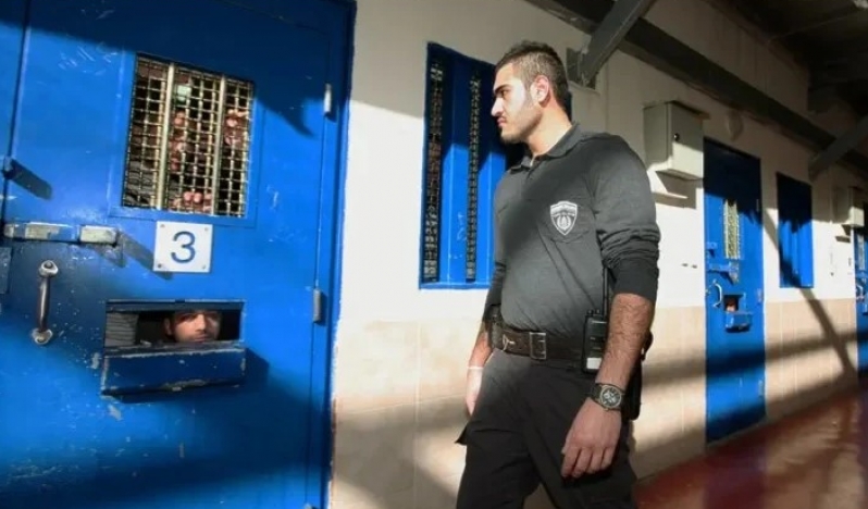 Ofer toplama kampında baskılar ağırlaşıyor