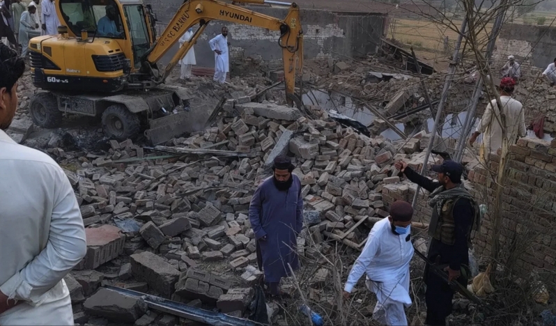 Pakistan’da güvenlik yerleşkesine bombalı saldırı