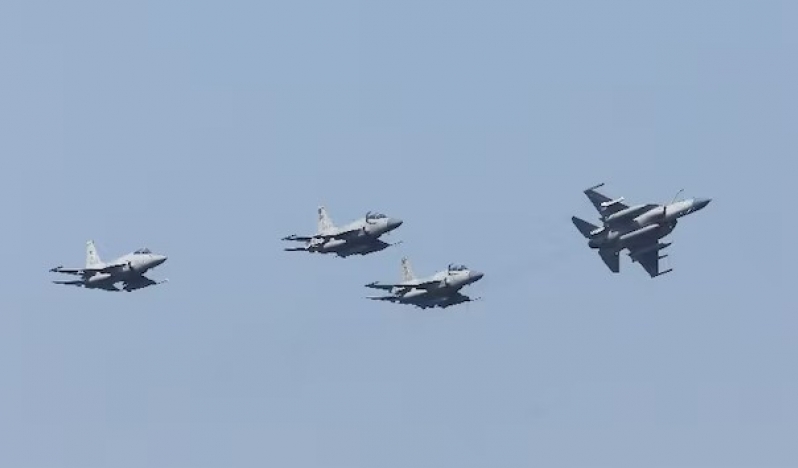 Pakistan’dan Suudi Arabistan’a savaş sırasında askeri yığınak