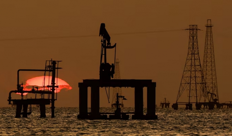 Petrolde tarihsel kırılma: 20 milyon varil mahsur, piyasalar çözüm arıyor