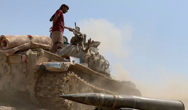 Suudi jetleri, BAE destekli güçlerin kamplarını vurdu