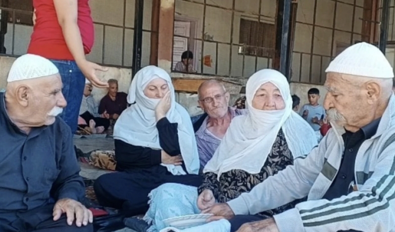 Süveyda’da yerinden edilen binlerce aile zorlu kışa hazırlanıyor