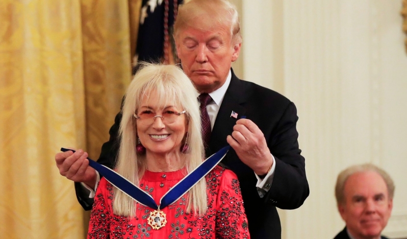 Trump, dünyanın en zengin İsraillisi tarafından satın alındığını itiraf etmeye devam ediyor