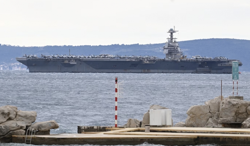 Uçak gemisi bölgeyi terk ediyor