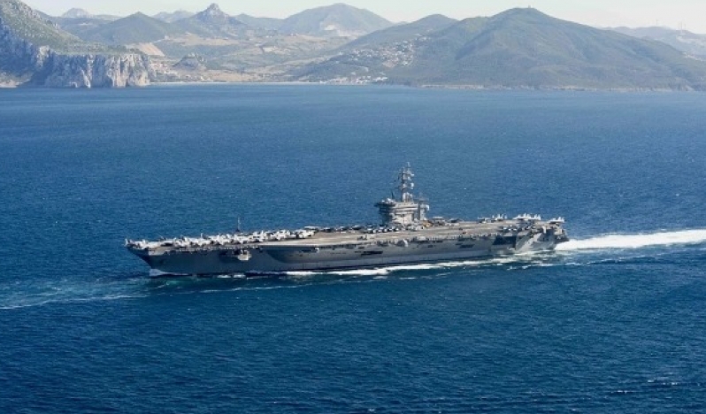 USS Dwight D. Eisenhower uçak gemisinde yangın çıktı