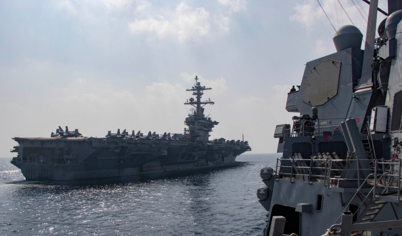 USS Lincoln: Kara harekatı öncesi tatbikat mı?