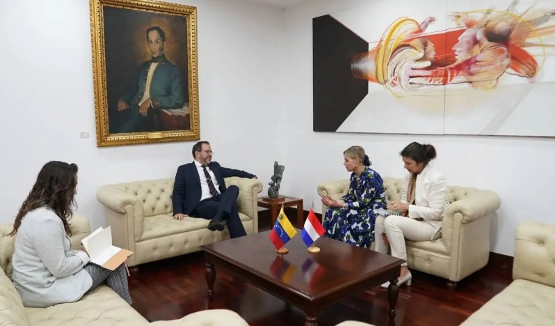 Venezuela, güvenlik alanında Hollanda ve Rusya ile el sıkıştı